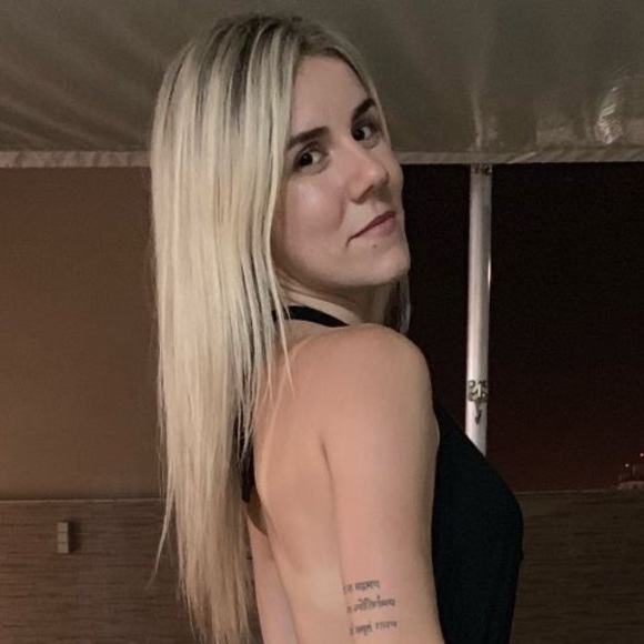 Meet your Posher, Beatriz - Picture 1 of 1